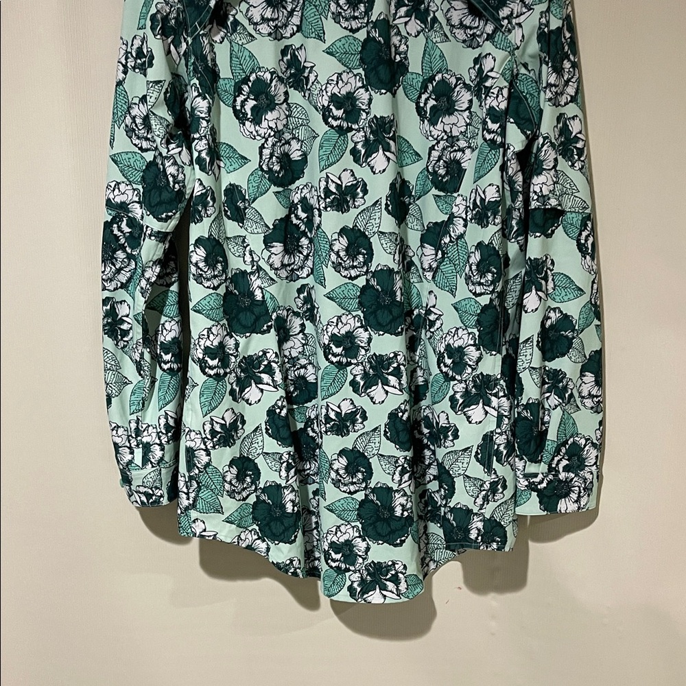 NWOT Duluth Trading Co Floral Blouse - Green and Black Size Medium - Picture 11 of 12